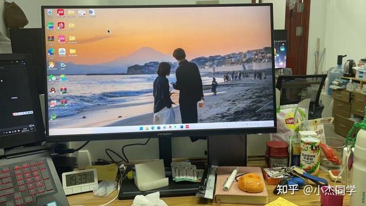 Modern monitor with multiple video interfaces