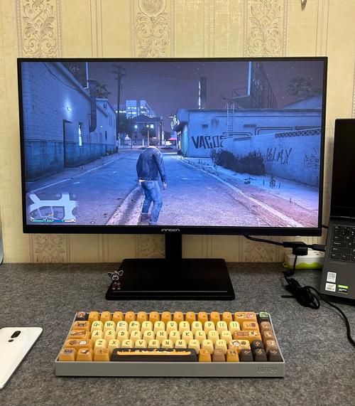 User evaluating 4K IPS monitor for purchase