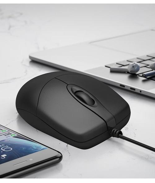 Tech accessories recommendation scene