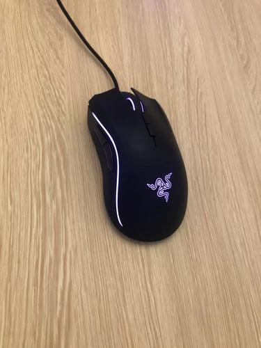 黑色游戏鼠标近距离细节展示