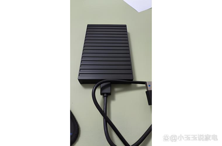 Internal SSD components and chips