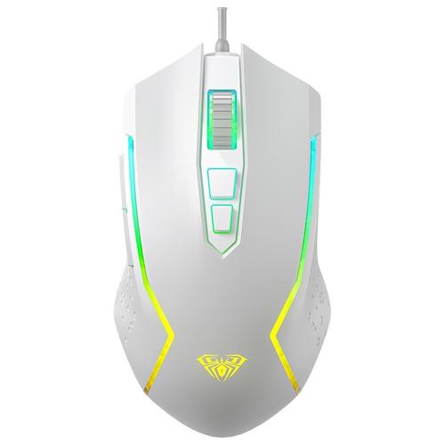 Esports player using wired gaming mouse