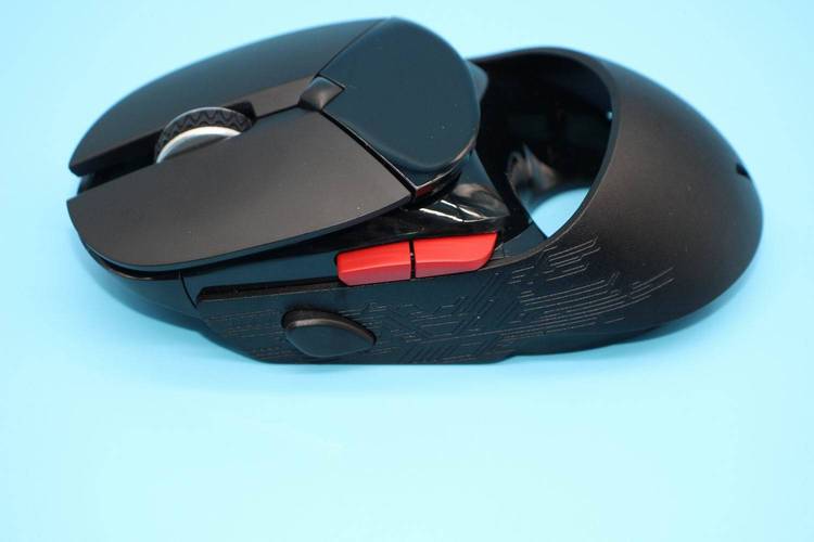 Black gaming mouse power connection
