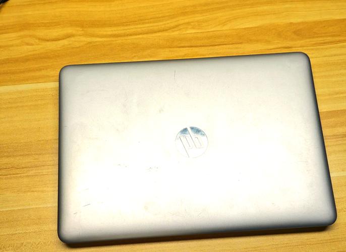 专业办公环境中的窄边框显示器