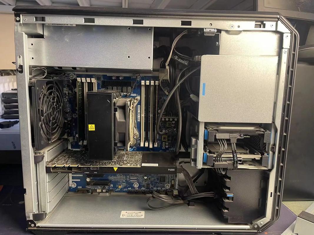 现代办公室多屏显示器推荐