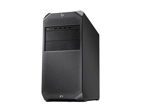 专业人士专注查看屏幕内容