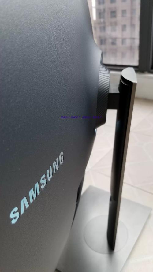 三星 C27HG70QQC 深度评测：144Hz 曲面 VA + HDR600 电竞神器