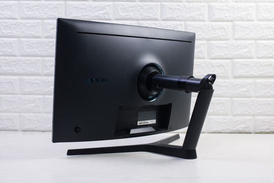 Gamer playing on high refresh monitor