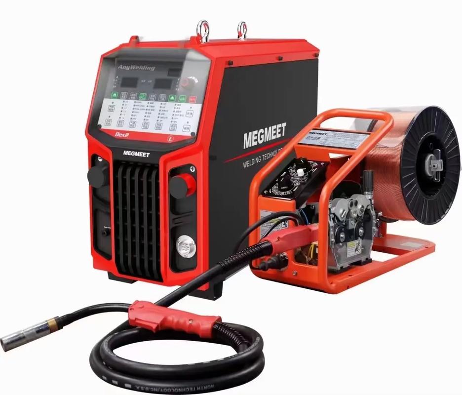 电竞玩家使用鼠标游戏画面