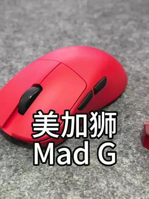 User reviewing wireless mouse for buying