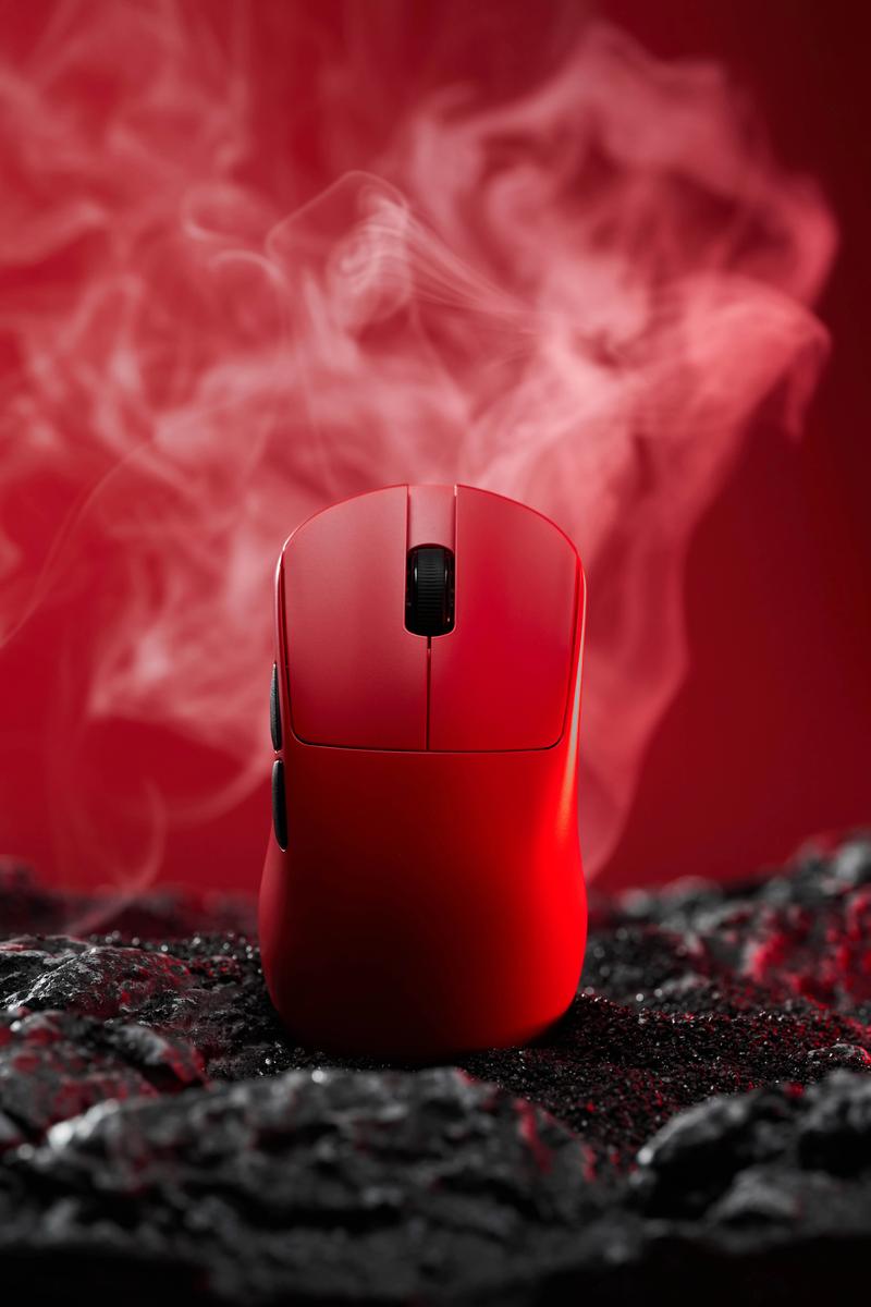 Tech gadget mouse with low heat emission