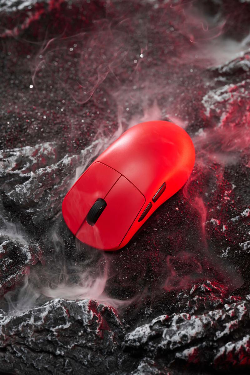 Wireless mouse charging with battery indicator