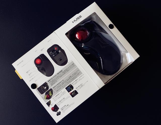 Wired black mouse next to USB setup