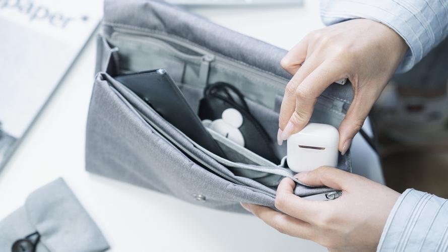 Black wired mouse powered via USB