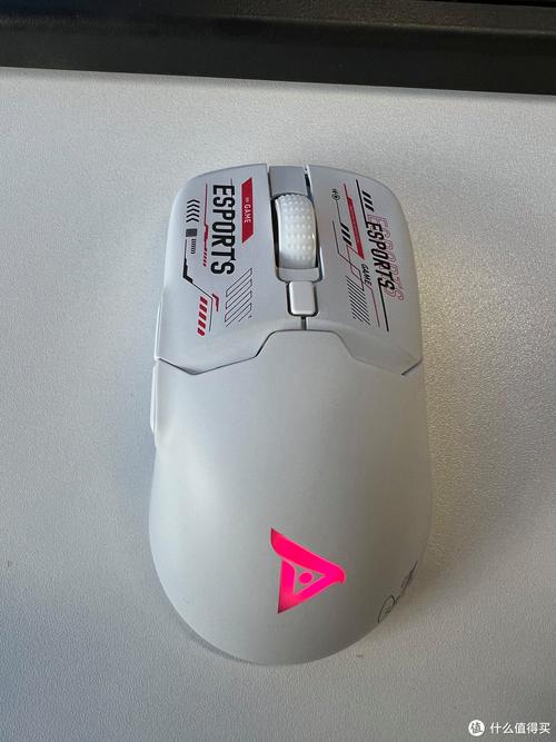 Ergonomic black wireless gaming mouse