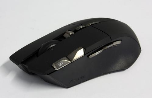 Wireless mouse on gaming pad performance view