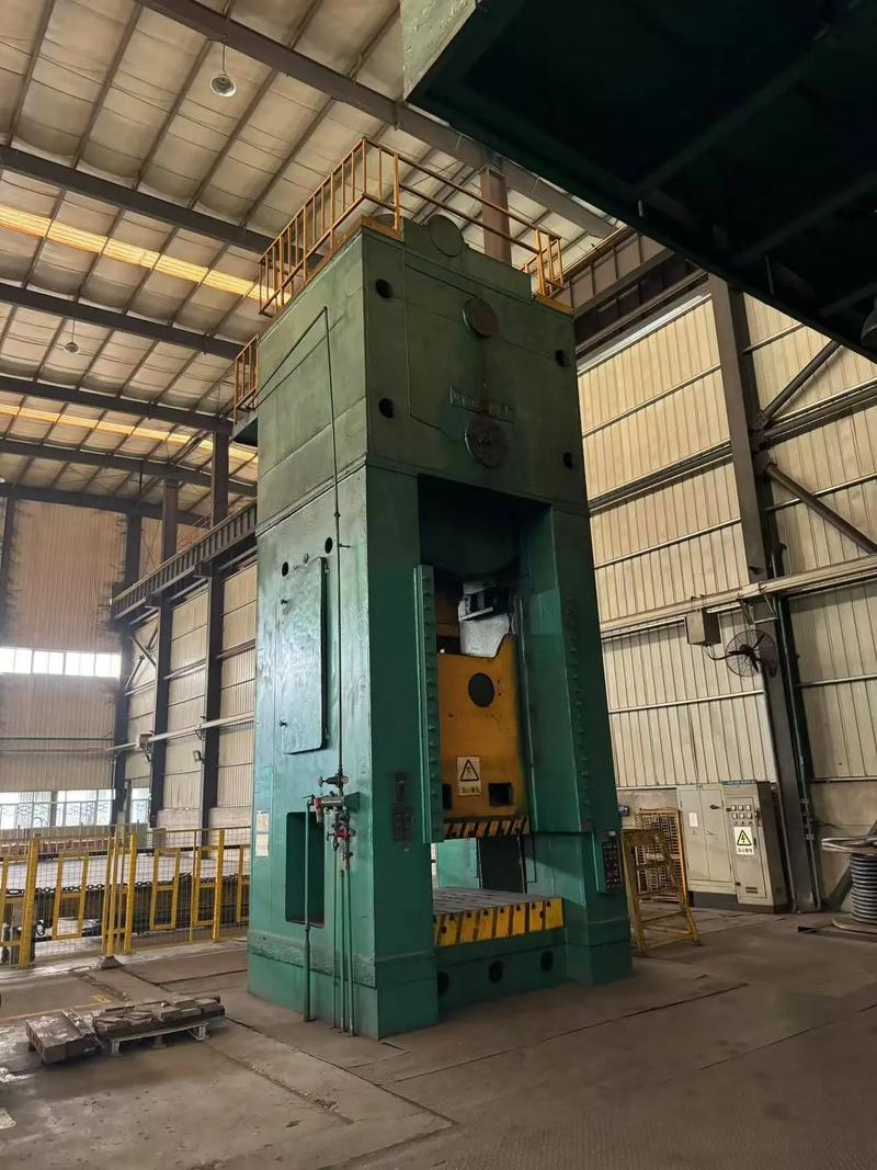 Ergonomic trackball and keyboard setup