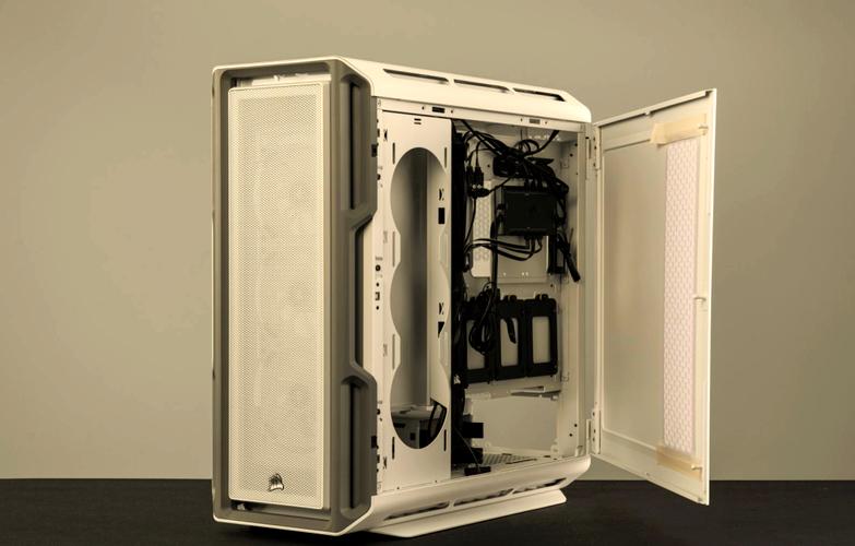 美商海盗船 iCUE 5000T RGB：RGB灯效炸裂的中塔机箱深度评测