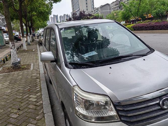 Computer case with airflow and cooling fans