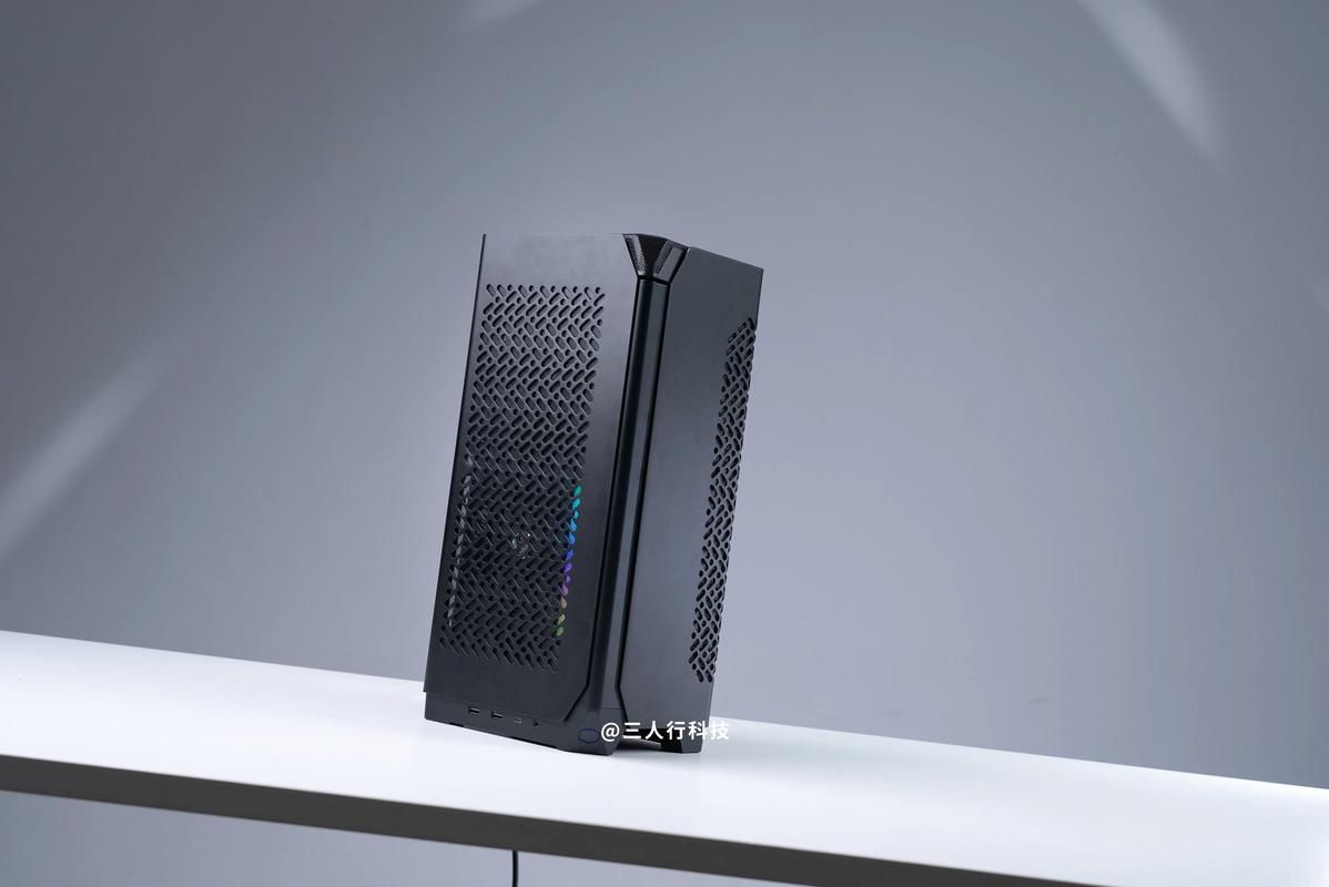 酷冷至尊NCORE 100 AIR深度评测：立式ITX的极简美学与性能博弈