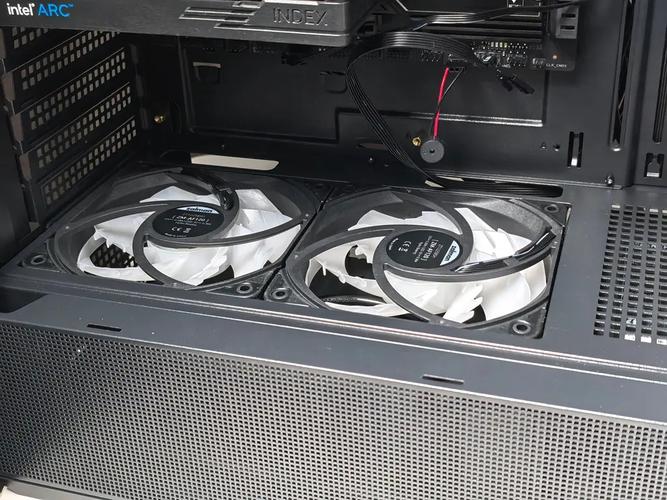 机箱内部硬件安装空间