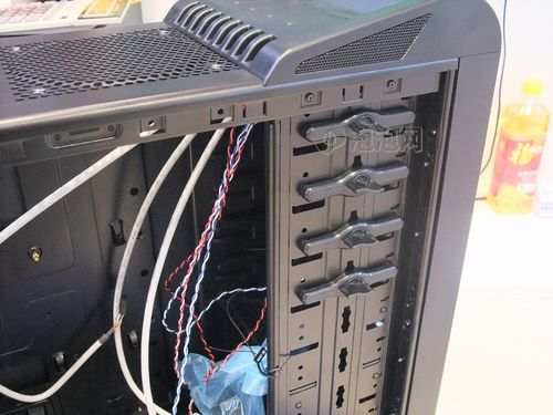 机箱散热风扇与水冷支持