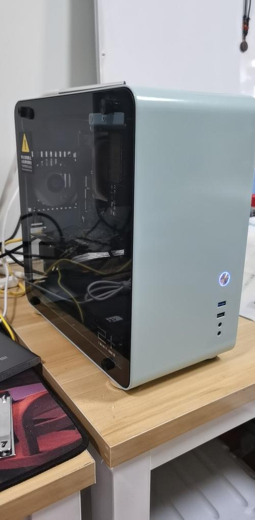 机箱内部硬件布局