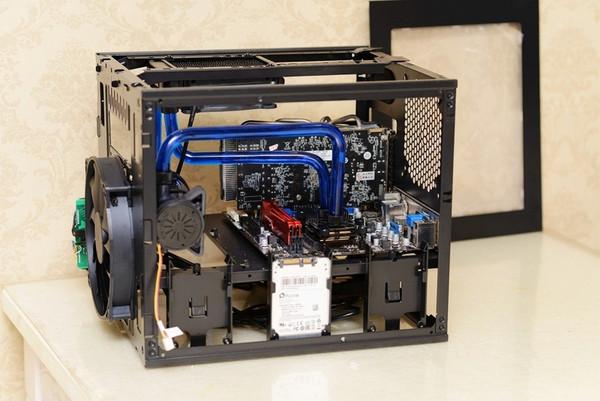 Tt CORE V21 深度评测：小巧机身下的 MATX 扩展潜力