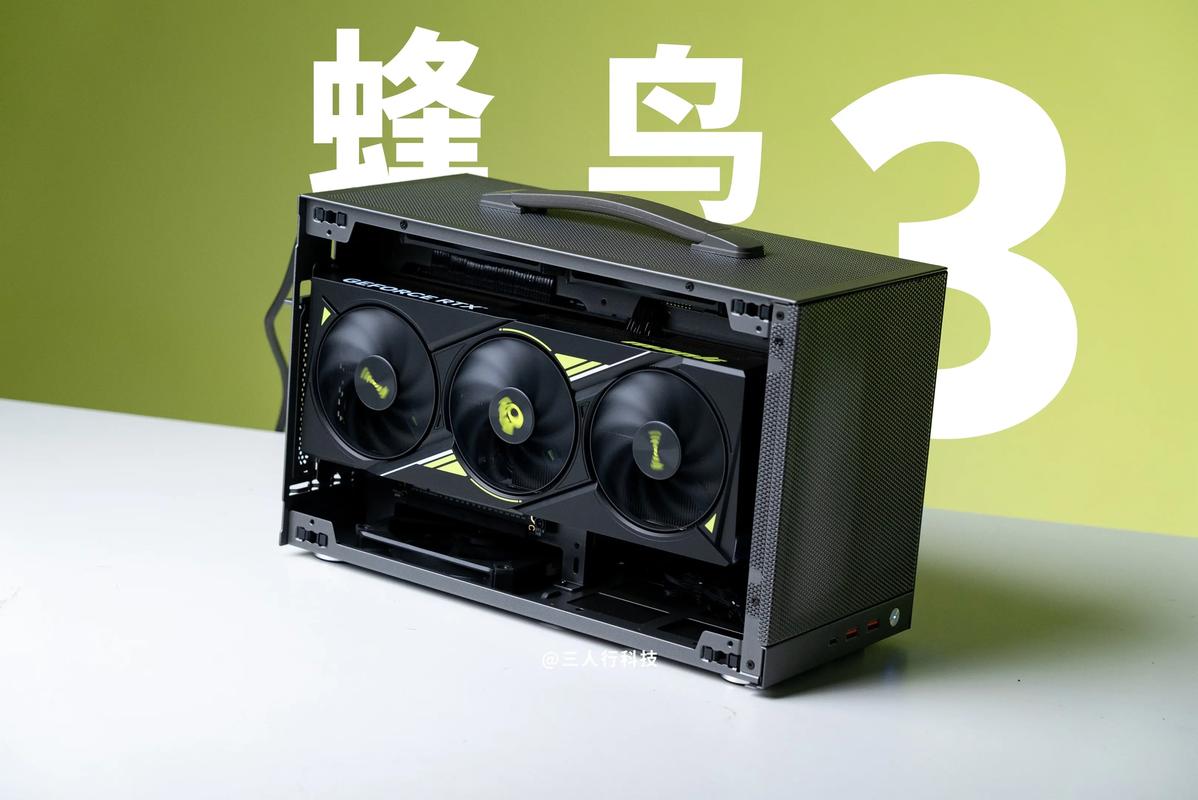 超频三蜂鸟3深度评测：10L体积下的ITX装机美学与性能挑战