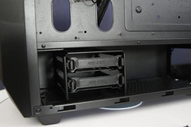 机箱内部硬件安装空间