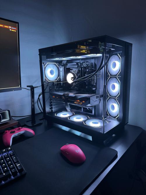 机箱内部硬件安装空间