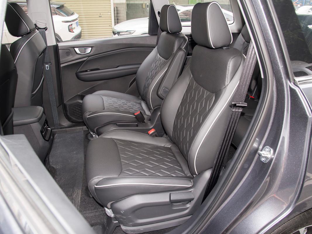 机箱散热风扇安装