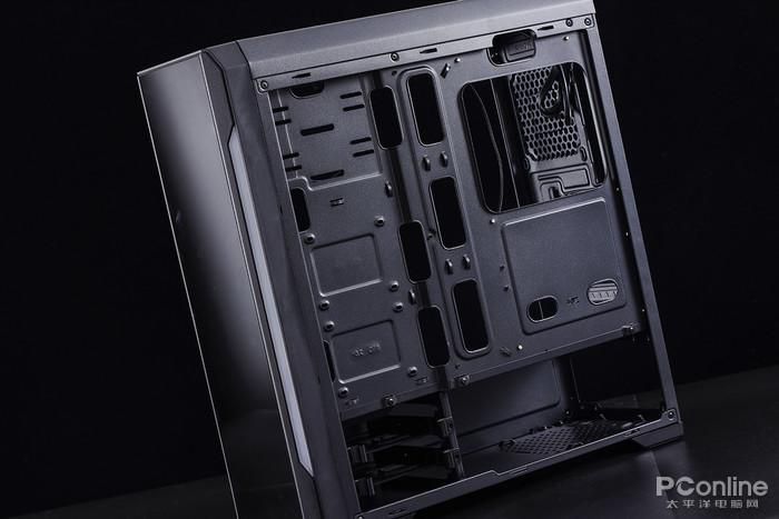 机箱内部硬件安装空间