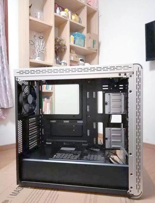 机箱内部硬件安装空间