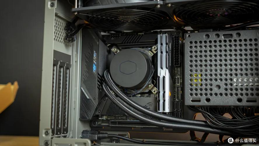 机箱内部硬件布局