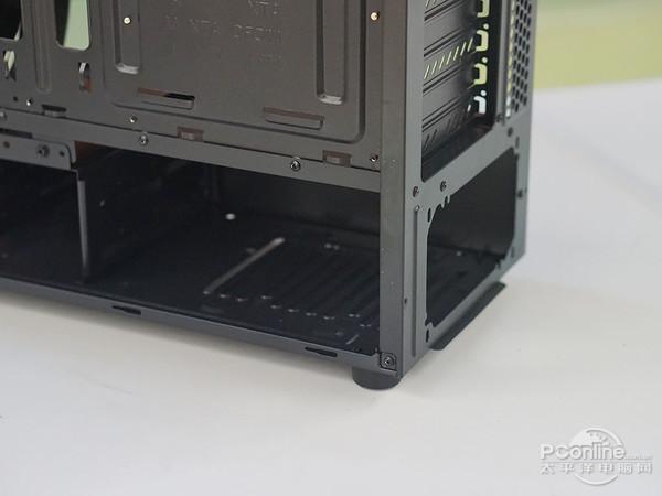 机箱内部硬件安装空间