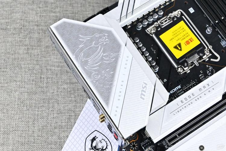 微星MPG Z790 刀锋钛 MAX WIFI 深度评测：硬核玩家的超频利器