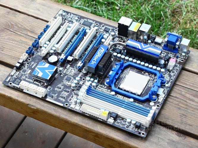 主板核心芯片与插槽