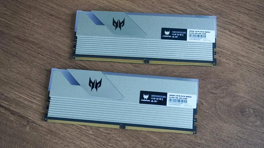 DDR5内存条特写