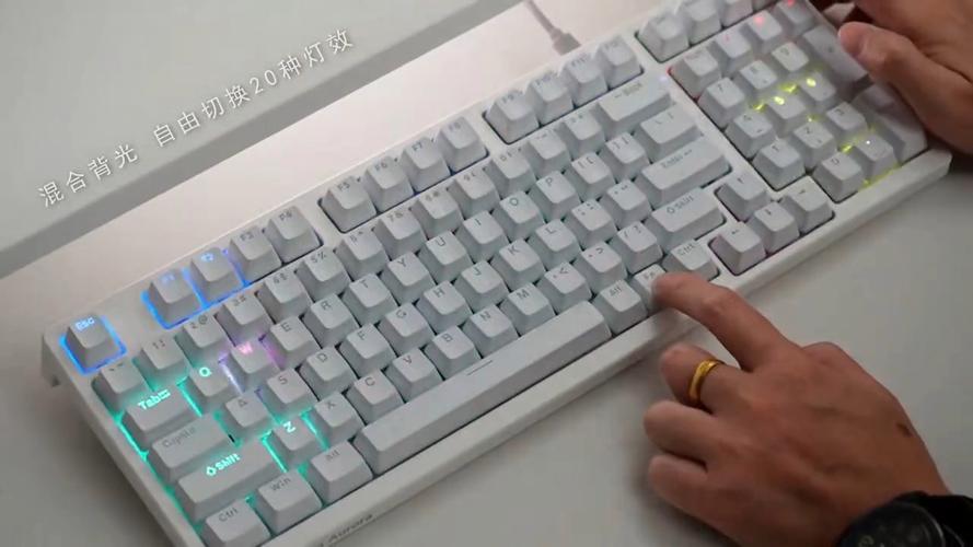 机械键盘红轴特写