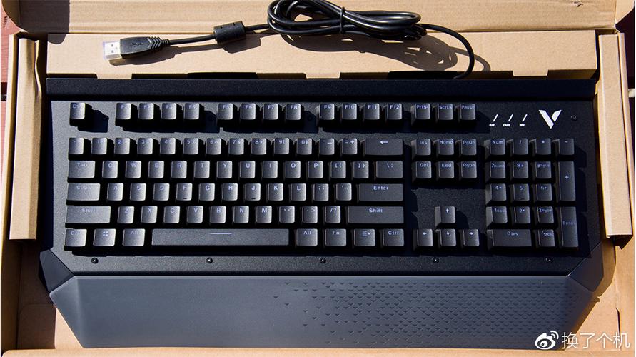 电脑硬件供电与连接