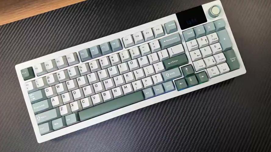 长续航与手感的碰撞：狼途LT95马卡龙轴机械键盘深度评测