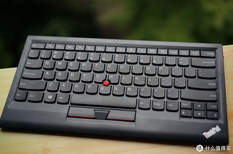 整洁的办公桌面