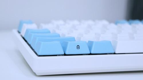 键盘充电与连接