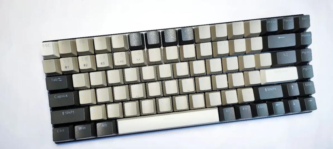 雷柏V700-8A桌面实拍