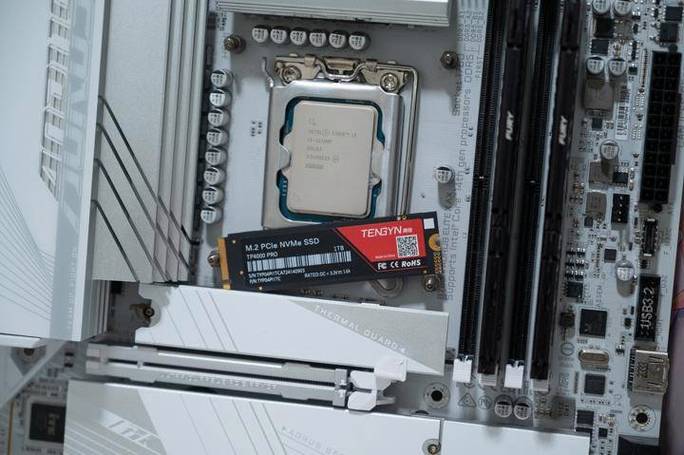 从入门到企业级：腾隐、辛士达与希捷固态硬盘深度对比