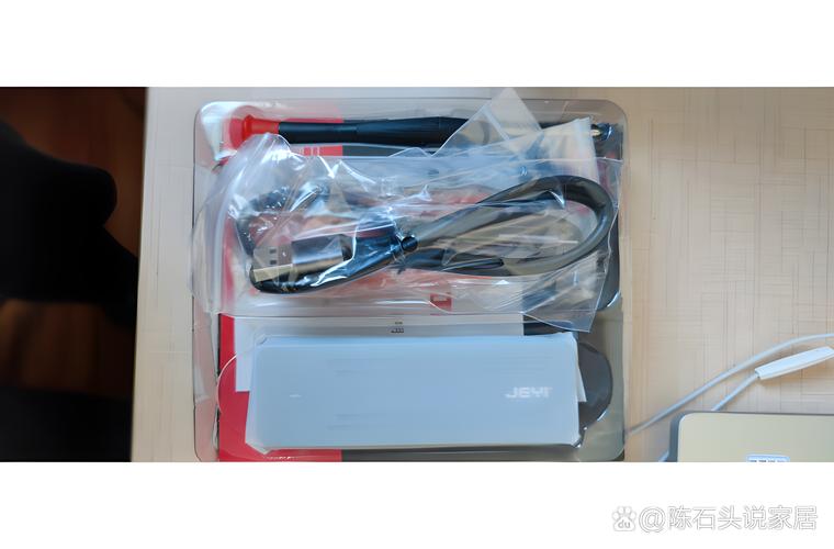 小巧强悍：佳翼E1000 2242固态硬盘深度评测