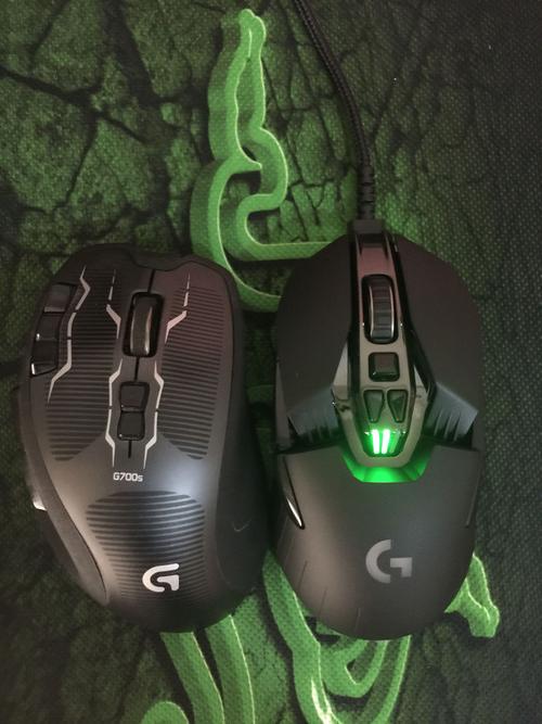 电脑桌面上的外设与电缆