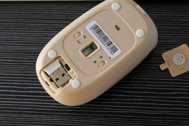 笔记本电脑与键盘办公场景