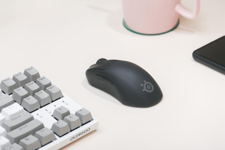 电脑外设购物与选择场景